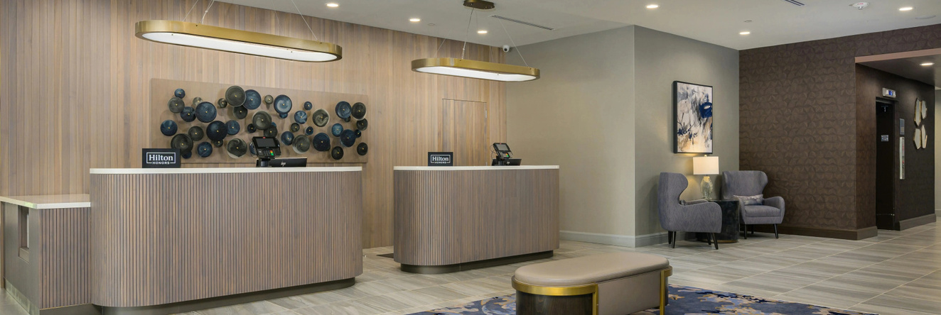 DoubleTree by Hilton Raleigh Midtown, 罗利 — 照片 1
