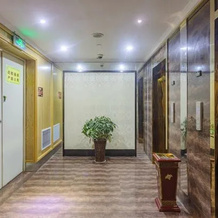 Zhongxiang Fengshuoyuan International Hotel (Zhongbai Plaza Bus Terminal), Цзинмэнь — фото 4
