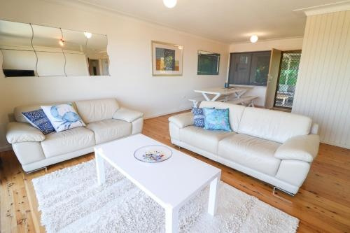 Coastal Horizons Beach House, Caves Beach — photo 1