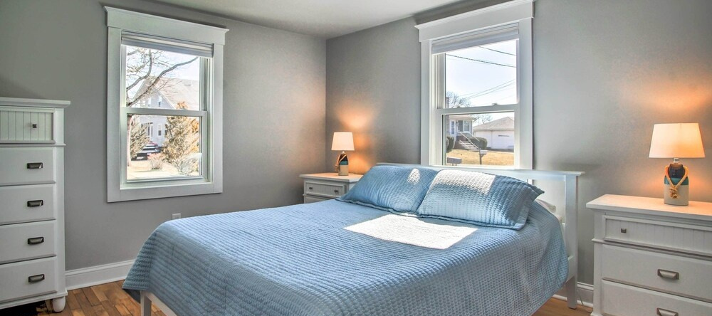 Walk To Shore: Updated Buzzards Bay Cottage!, Бурн — фото 1
