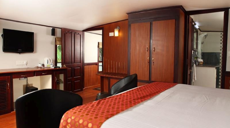 Grand Nirvana Super Luxury House Boat, 库玛拉孔 — 照片 1