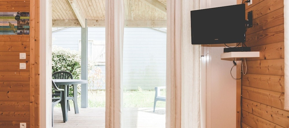 Comfortable Chalet With a Porch Near the Atlantic Coast, Saint-Denis-d'Oleron — photo 1