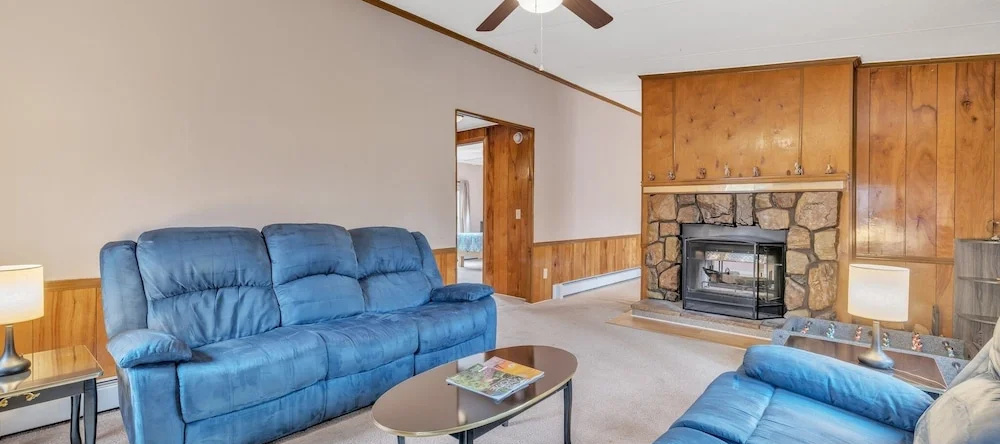 Pocono Family Home With Lake Access & Fire Pit! Pet Friendly! 3 Bedroom Cabin by Redawning, 波科诺湖 — 照片 1