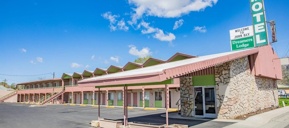 Dreamers Lodge, John Day — photo 1