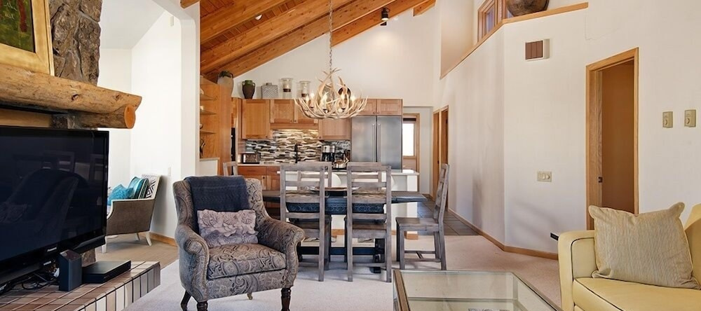 Family Snowmass Getaway Minutes to Ski & Village - 229 #36 by RedAwning, 斯诺马斯村 — 照片 1