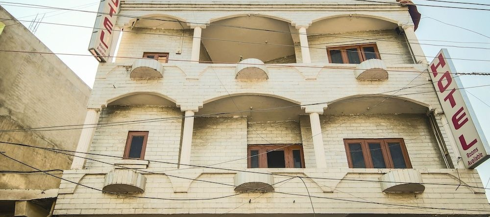 OYO 24753 Hotel Preet, 雷瓦尔萨尔 — 照片 1