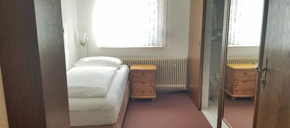 Hotel - Pension - Weller, 迪岑巴赫 — 照片 1