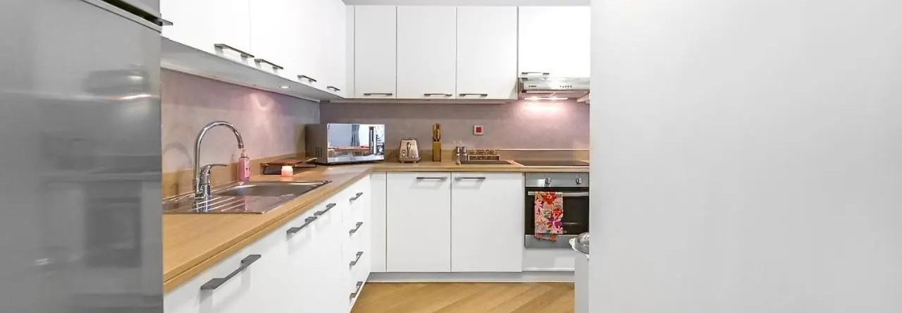 The Smart Concierge - Cayan Tower, Дубай — фото 1