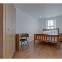 Bright & Modern 2-Bedroom Flat - Sleeps 4, Манчестер — фото 2