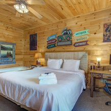 Knotty But Nice - Hot Tub, Jacuzzis And Fireplaces, Олдем — фото 3