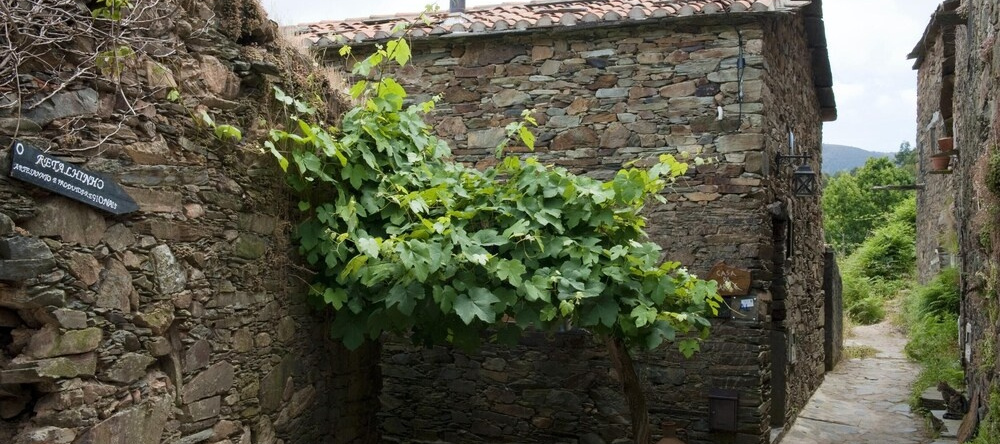 House With one Bedroom in Lousa, With Wonderful Mountain View and Furnished Terrace, Lousa — photo 1