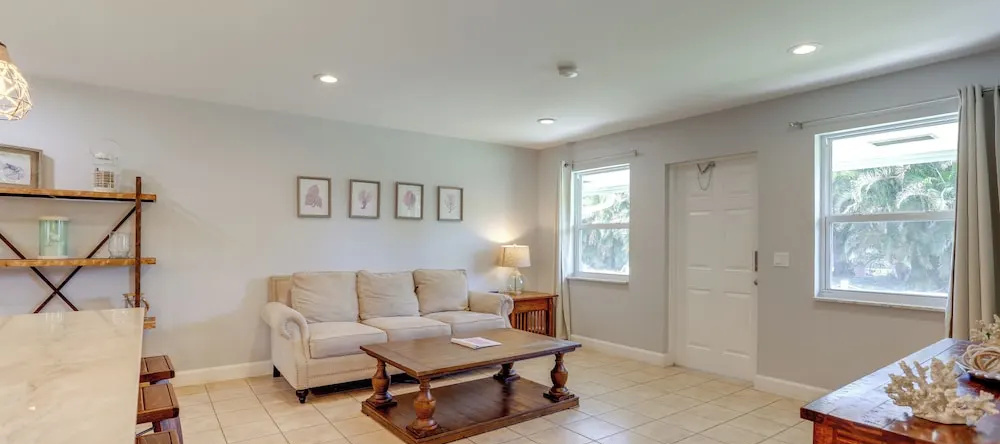 < 3 Mi To Juno Beach: Coastal Townhome W/ Patio!, Джуно-Ридж — фото 1