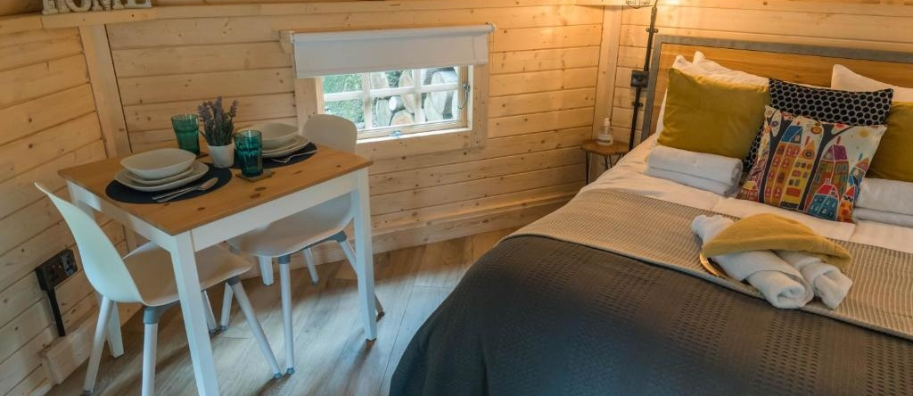 Hobbit Cabin For 2 - Outdoor Bath / Wood Burner, Карлук — фото 1