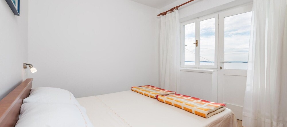 Stunning Home in Starigrad With 2 Bedrooms and Wifi, 斯塔里格勒 — 照片 1