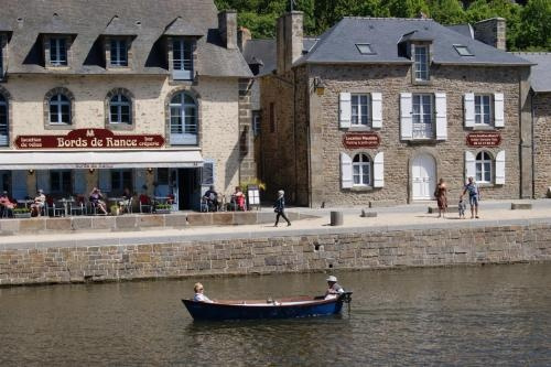 Au Fil De Leau, Ланвалле — фото 1
