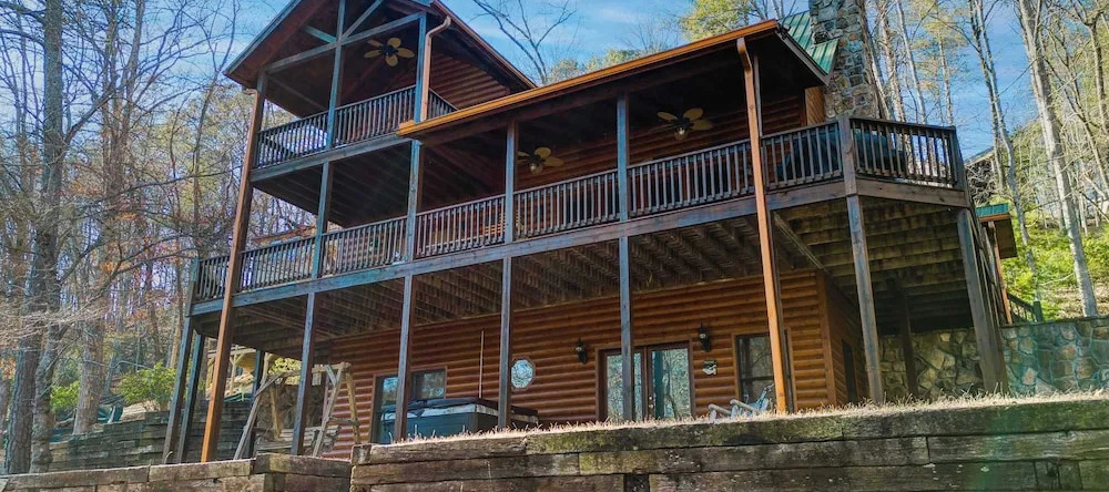 New! Riverfront Retreat Sleeps 12 Ellijay, 埃利亚伊 — 照片 1