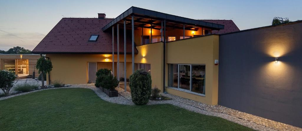 Pool Villa Izabela With Wellness, Мурска Собота — фото 1