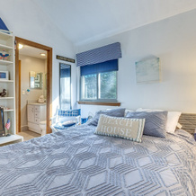 East Hampton Home w Hot Tub & Seasonal Pool, 斯普林斯 — 照片 3