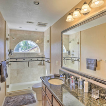Redding Getaway W/ Hot Tub & Outdoor Kitchen!, Реддинг — фото 5