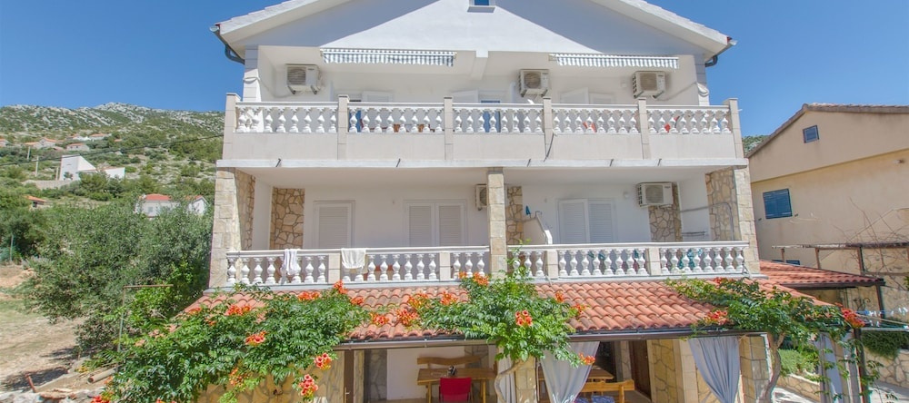 Apartments Ljiljana, 扎瓦拉 — 照片 1