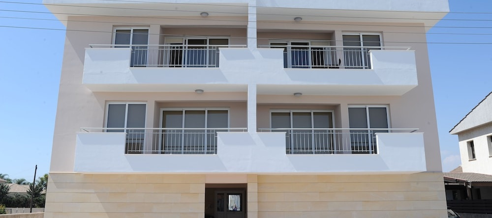 Kiti Deluxe Apartments, Кити — фото 1