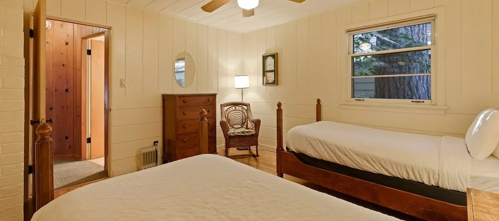 Mirror Pond 2 Bedroom Bungalow by RedAwning, Bend — photo 1