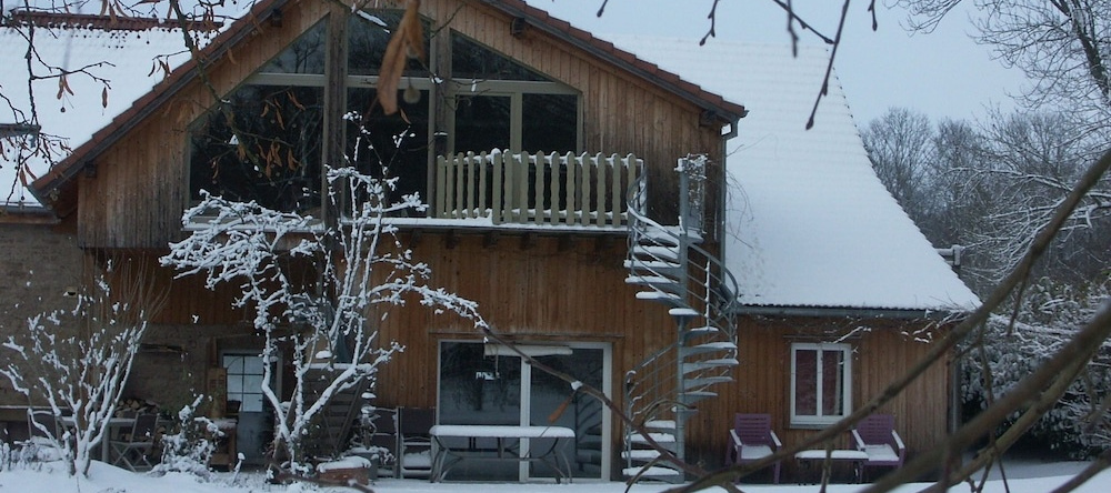 Modern Holiday Home in Niderviller France with Jacuzzi, 尼德维莱 — 照片 1