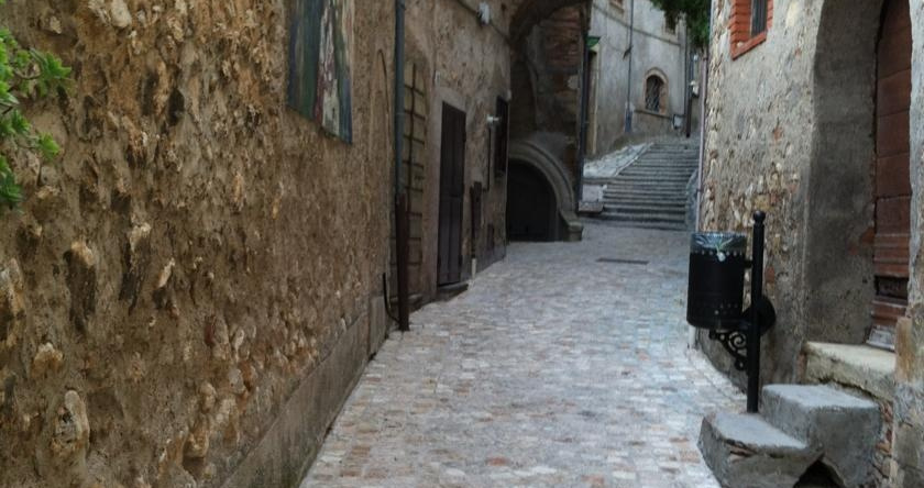Casa in Calvi dell`Umbria, 卡尔维德尔翁布里亚 — 照片 1