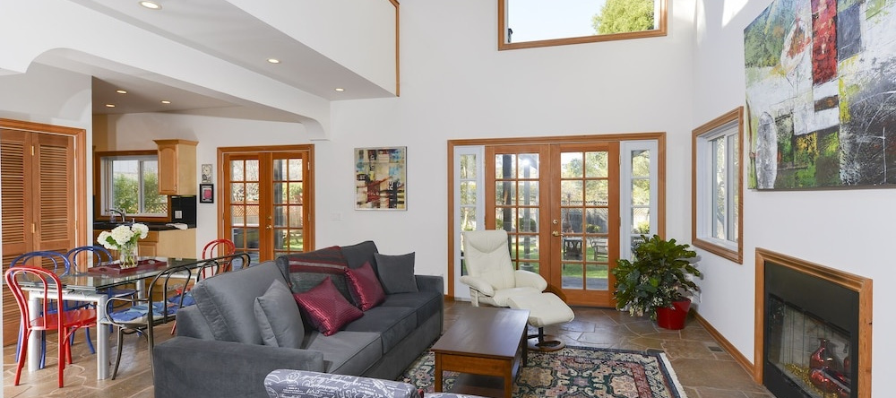503 Cherry Ave Home 2 Bedrooms 2 Bathrooms Home, Boyes Hot Springs — photo 1