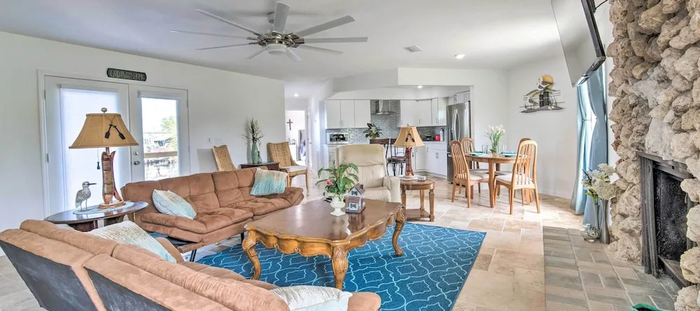 Remodeled Retreat On Homosassa River Canal!, Хомосасса — фото 1