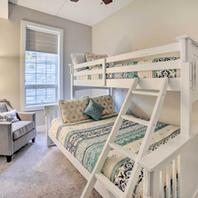 Luxe Manistee Condo W/ Balcony & River Views!, Манисти — фото 2