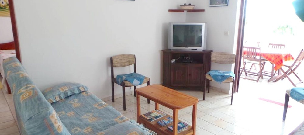 House With 2 Bedrooms in Bouillante, With Wonderful sea View, Enclosed, 布扬特 — 照片 1