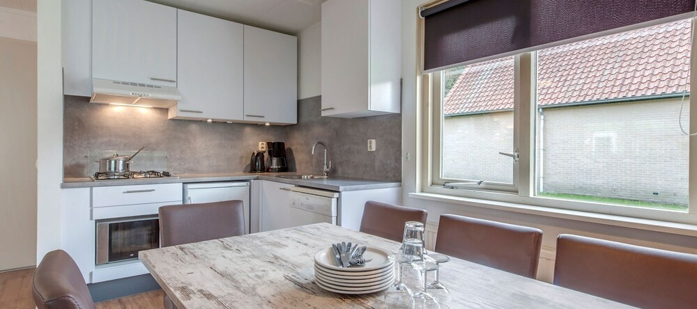 Tidy Bungalow With Microwave, 3 Km. From Renesse And Beach, Ренессе — фото 1