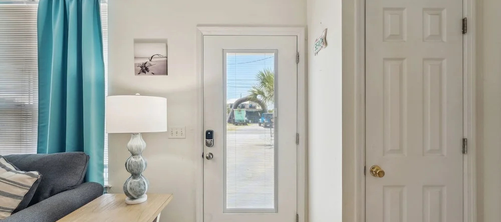 Beach Walkers, Лоуэр-Гранд-Лагун — фото 1