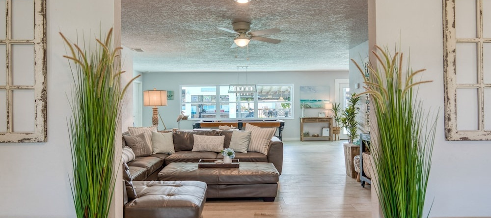 Canalfront Dream Pool, Dock & 3 Blocks To Beach! 5 Bedroom Home, Flagler Beach — photo 1