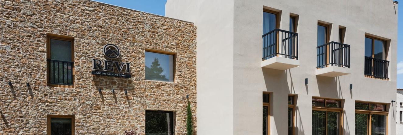 Revi Mountain Resort Boutique Hotel, 卡拉夫里塔 — 照片 1