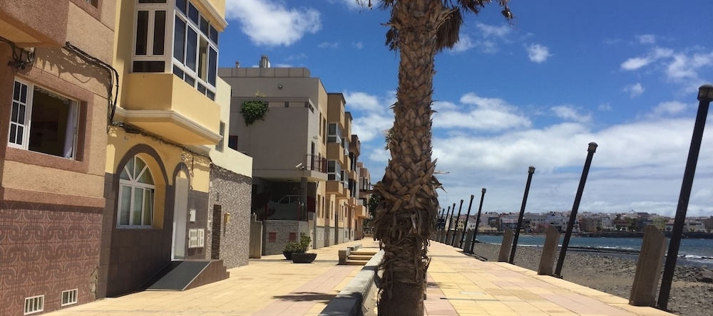 Arinaga Beach, Aguimes — photo 1