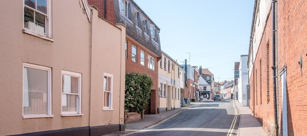 Sutton House, Woodbridge, Woodbridge — photo 1