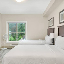 Modern 4BR Penthouse With Lake Views, Harrison Hot Springs — photo 3