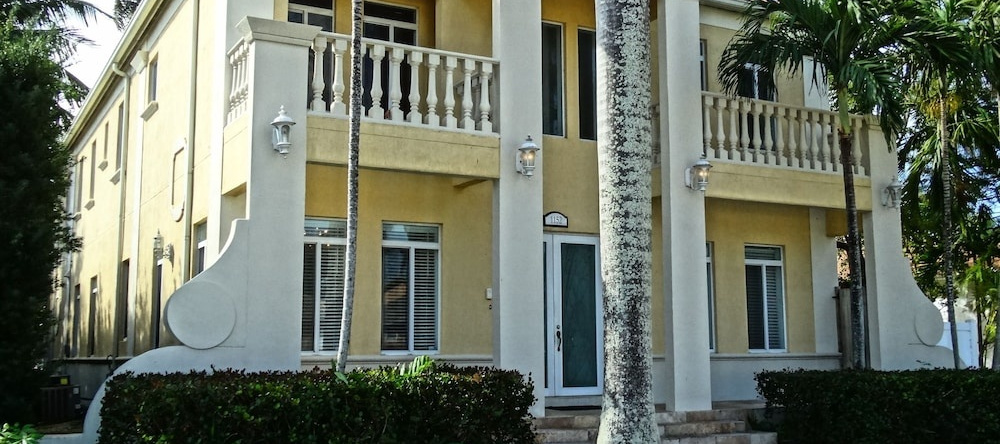 Luxury Family Villa, Hollywood — photo 1