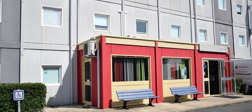 Hotel Design Booking, Вильнев-ле-Руа — фото 1