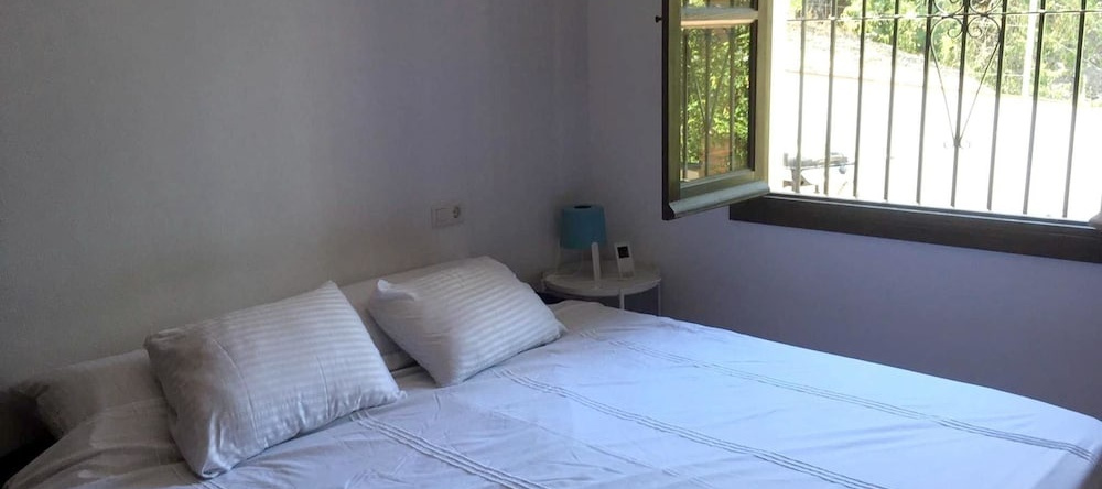 Villa With 2 Bedrooms in Torrox, With Wonderful Mountain View, Private Pool, Furnished Terrace - 7 km From the Beach, 卡莱塔德贝莱斯 — 照片 1