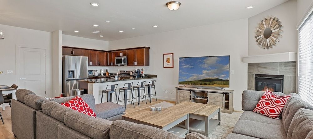 Bliss Flagstaff 49 3 Bedroom Townhouse by RedAwning, 贝尔蒙特 — 照片 1