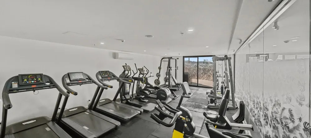 Light-filled 1-bed Apartment With Pool & Gym, Gungahlin — photo 1