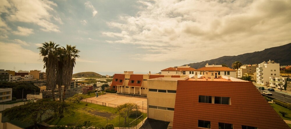 Apartment With 2 Bedrooms In Los Llanos, With Wonderful Mountain View, Furnished Terrace And Wifi Near The Beach, Лос-Льянос-де-Аридане — фото 1