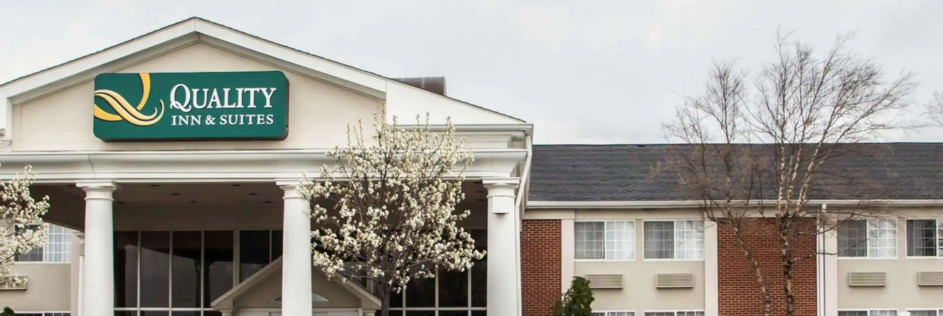 Quality Inn and Suites St Charles - West Chicago, Churchville — photo 1