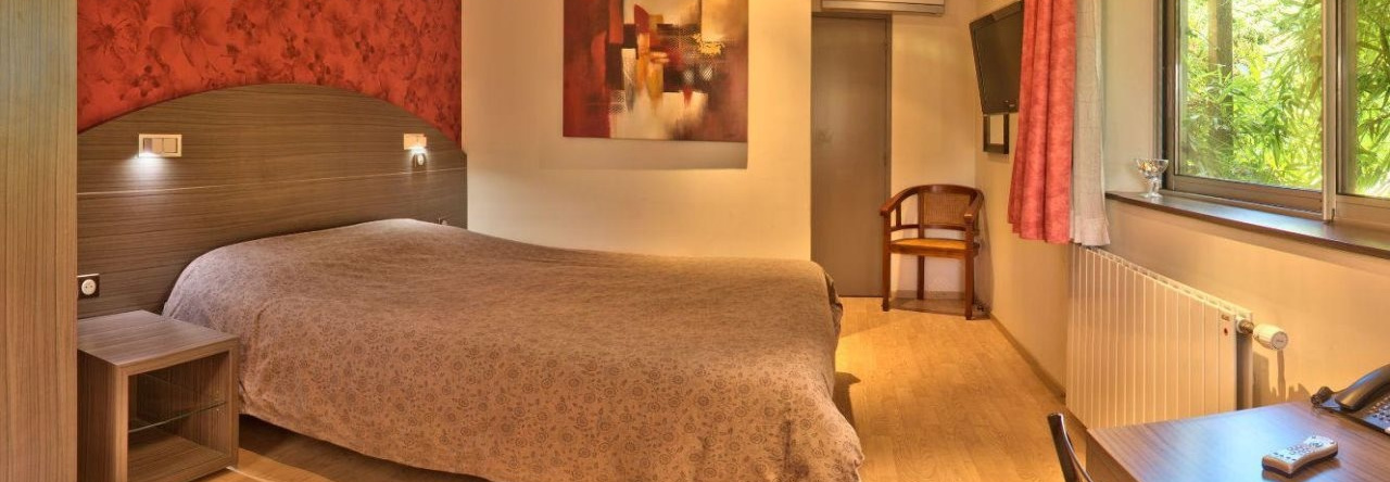 Hotel Dauphin Blanc, Saint-Ismier — photo 1