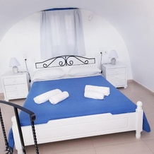 White & Blue, Perissa — photo 2