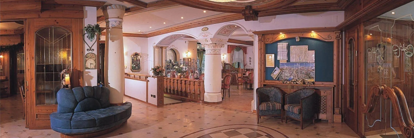 Alexander Hotel Alpine Wellness Dolomites, 莫尔韦诺 — 照片 1