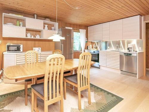 Three-Bedroom Holiday home in Læsø 3, 莱斯岛 — 照片 1